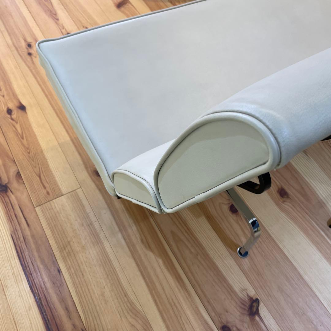 イームズ　コンパクトソファ　color guade(張り) ハーマンミラー社製