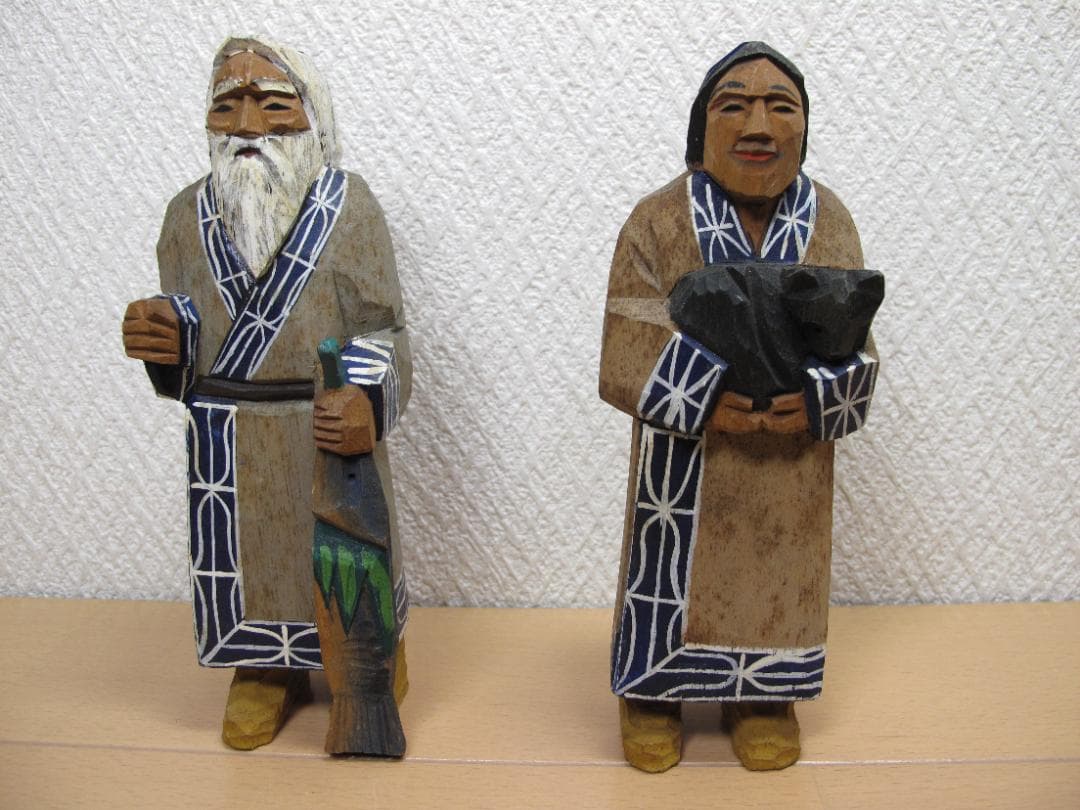 木彫り 農民美術 木端人形 アイヌ 夫婦 小熊 鮭　2体セット