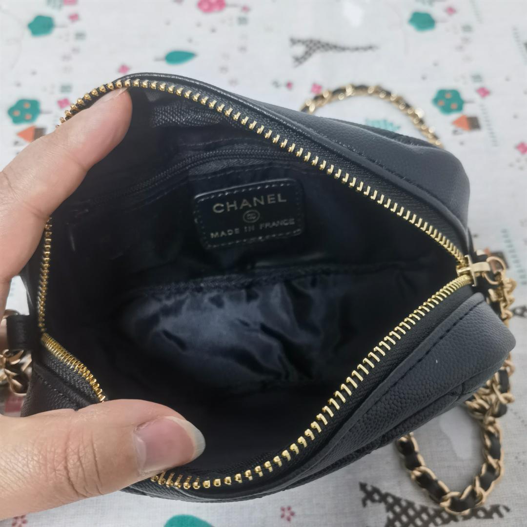 ブラック キルティング ショルダーバッグ チャーム