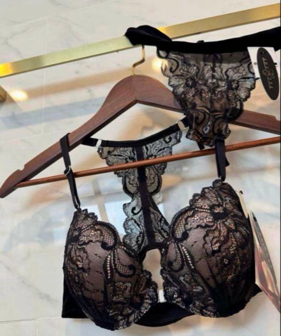 仮専用②【モデル掲載 ベロア×上品レース】annebra アンブラ