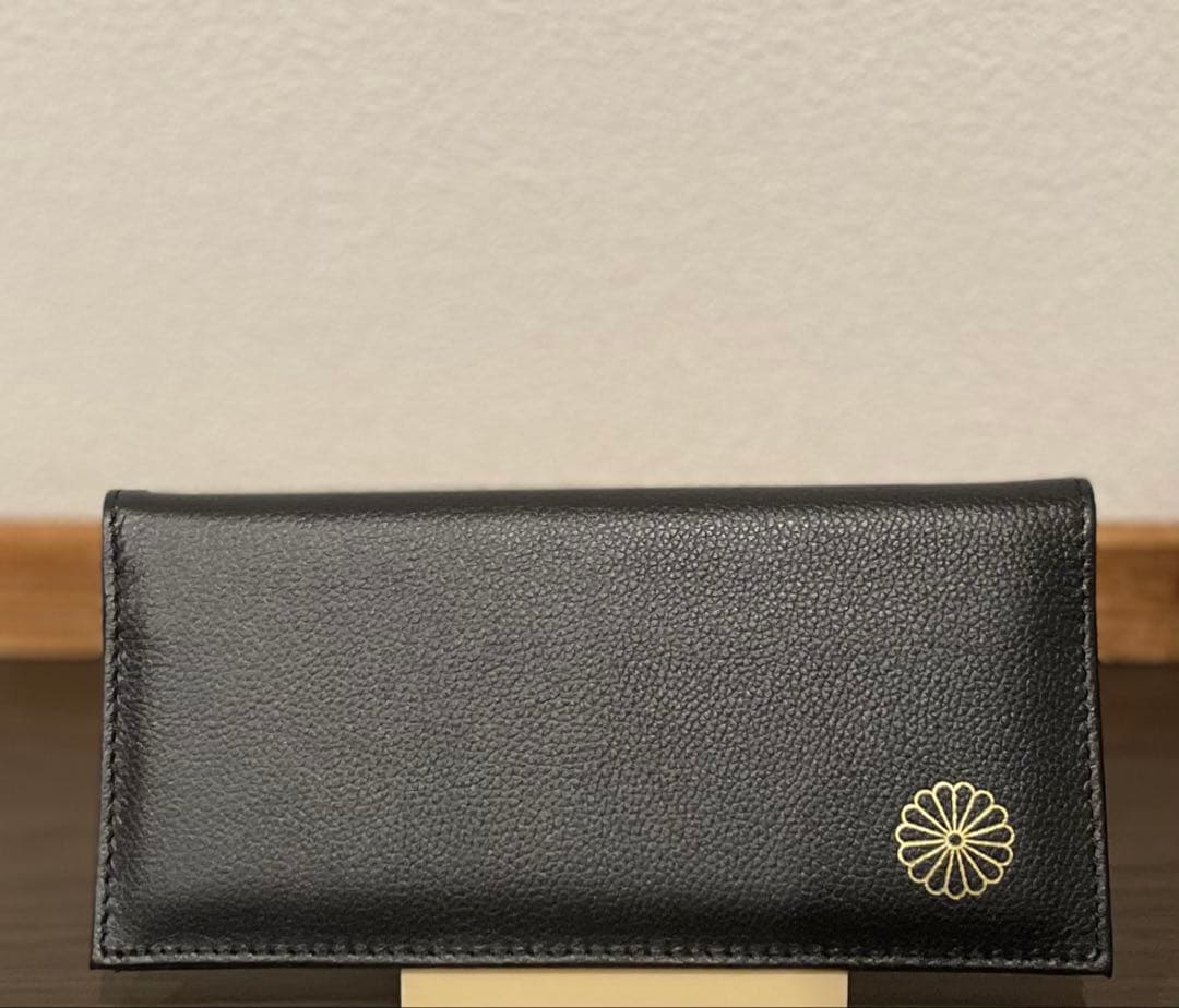 【皇居限定品】菊の御紋入り 長財布 ブラックと純金箔入り あぶらとり紙セット