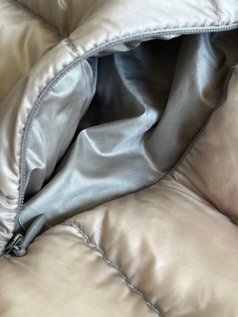 訳有 Moncler ライトダウンベスト シルバーグレー モンクレール 1サイズ