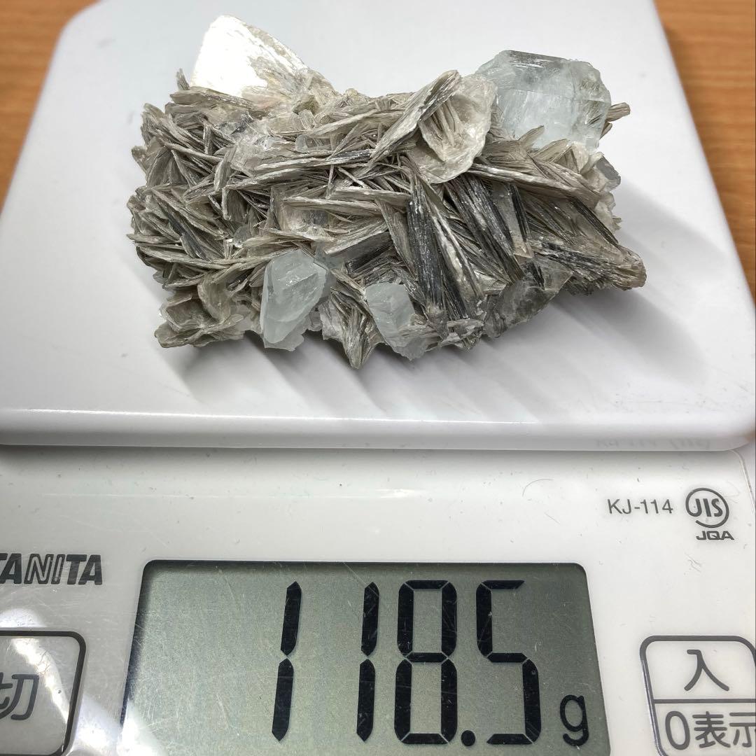 ナガール　アクアマリン　モスコバイト共生鉱　スカルドゥ