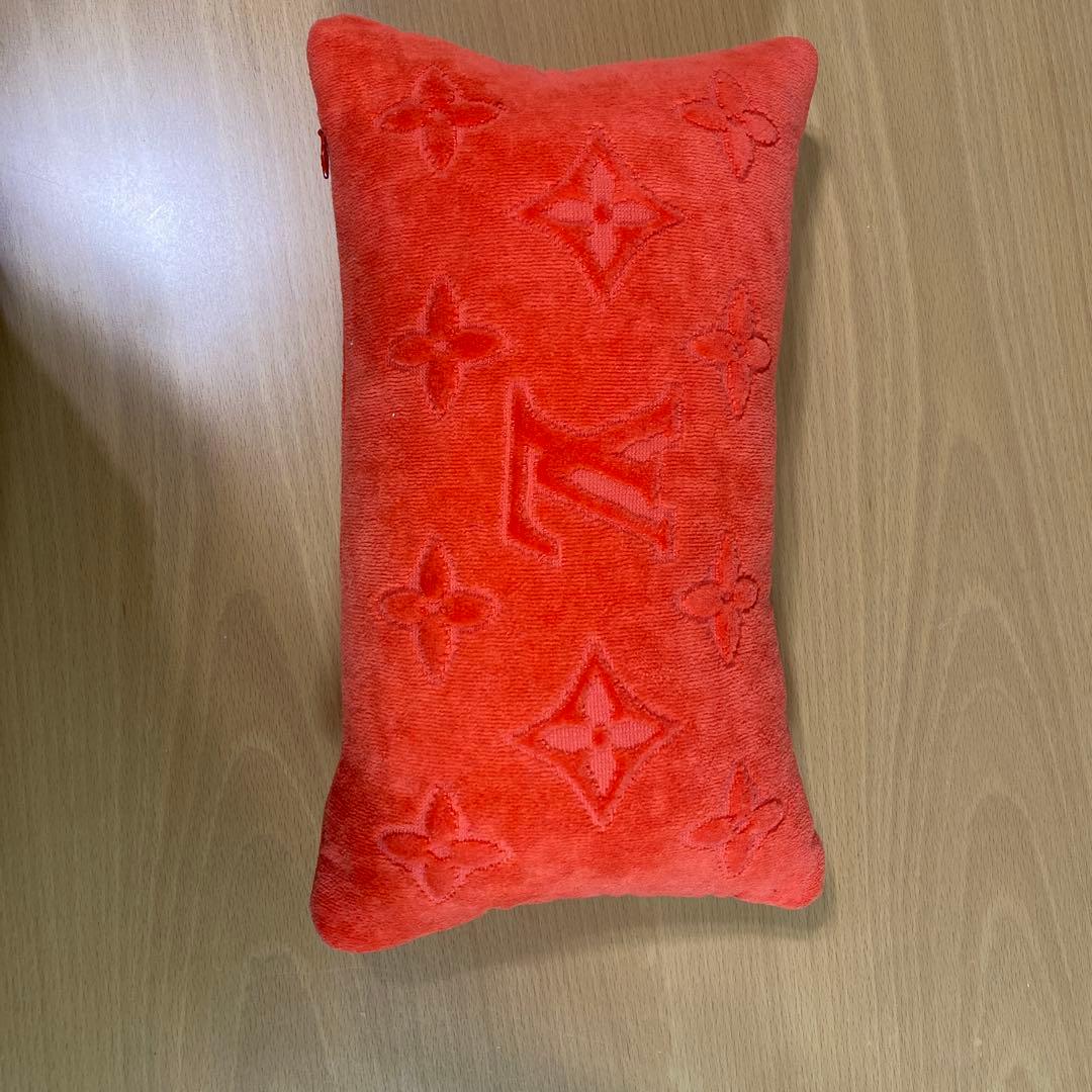 LOUIS VUITTON (ルイヴィトン) クッション M78477