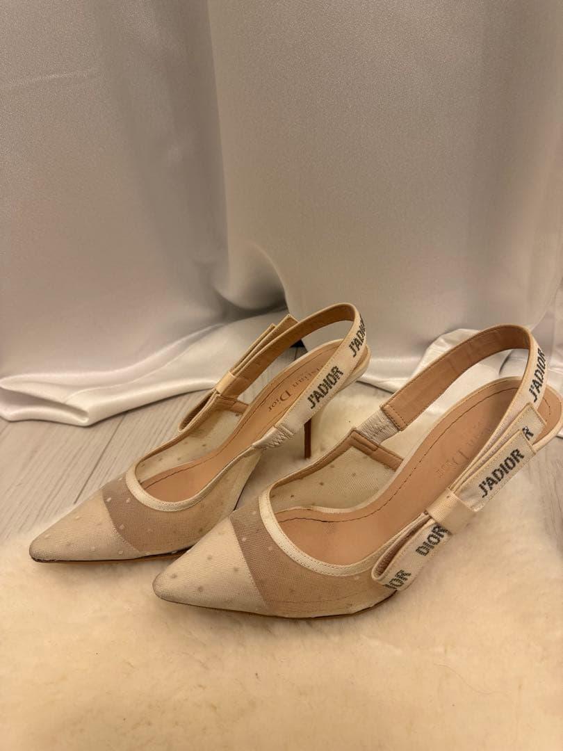 Dior ベージュ ポインテッドトゥ スリングバックヒール