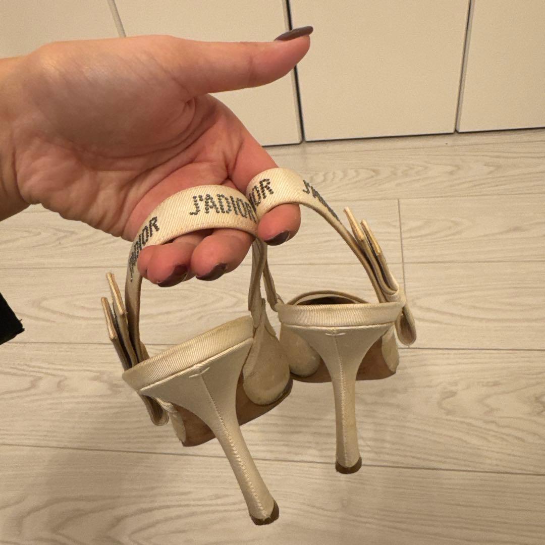 Dior ベージュ ポインテッドトゥ スリングバックヒール