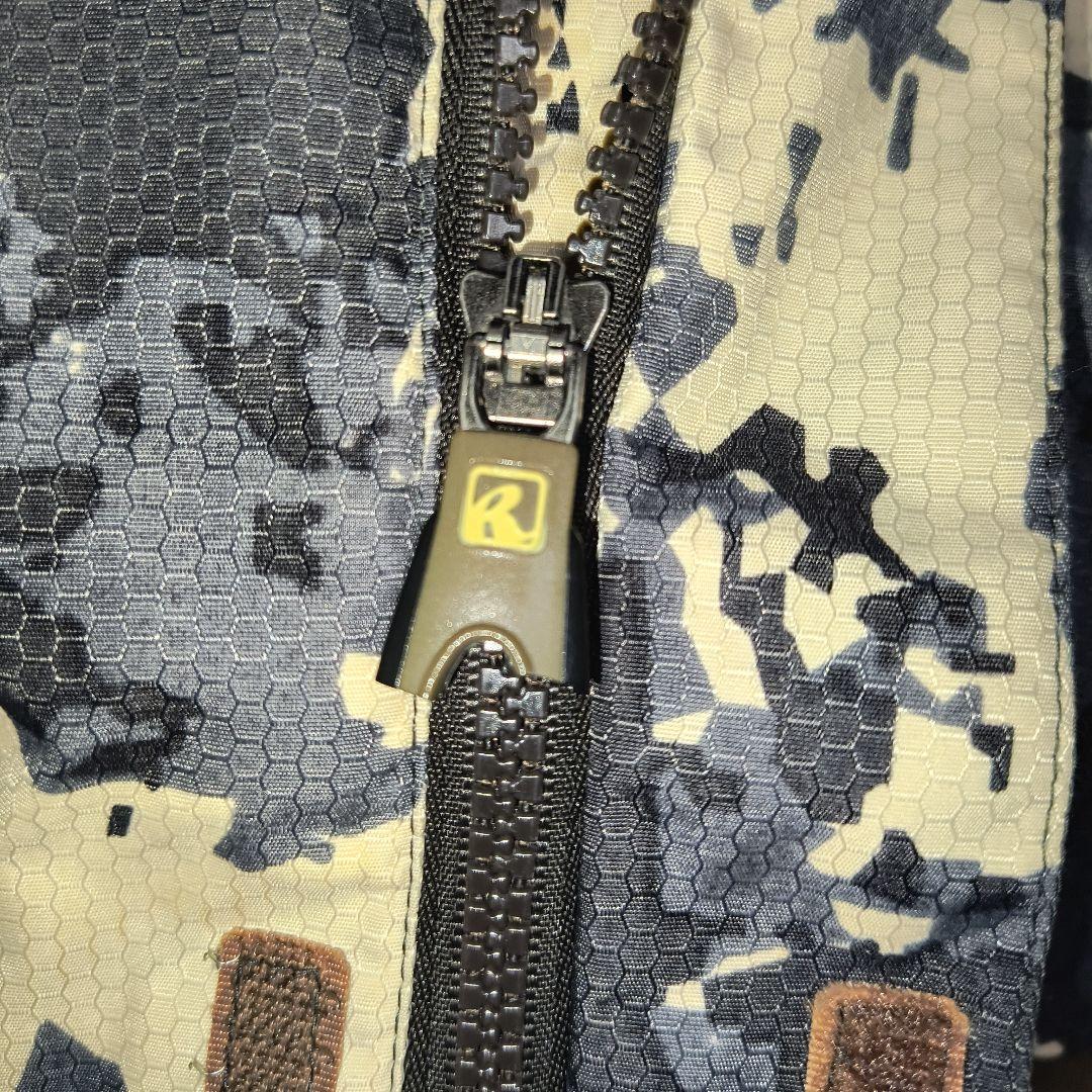 スノボウェア 迷彩ジャケットとパンツセット