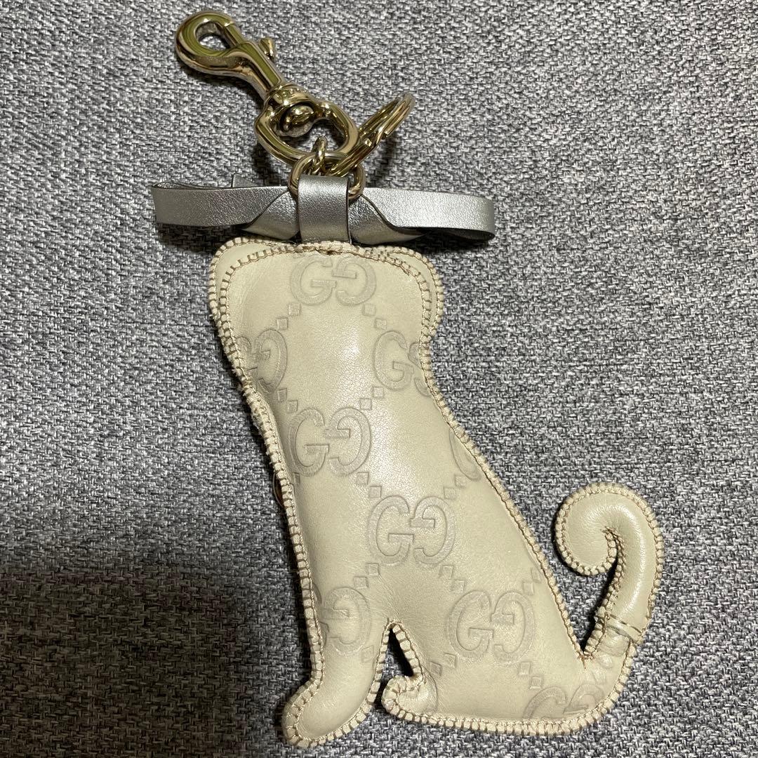 Gucci グッチョリ　パグ型レザーキーホルダー