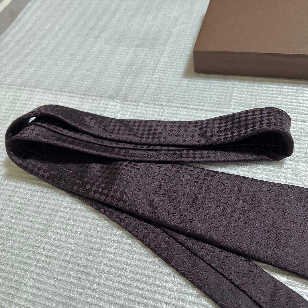 LOUIS VUITTON シルクネクタイ　プレゼントに‼️ 色、デザイン最高！