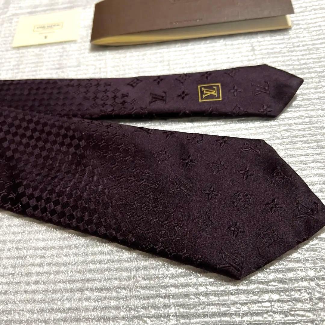 LOUIS VUITTON シルクネクタイ　プレゼントに‼️ 色、デザイン最高！