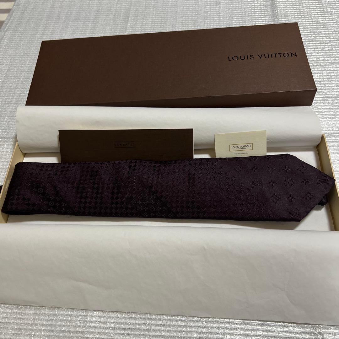 LOUIS VUITTON シルクネクタイ　プレゼントに‼️ 色、デザイン最高！