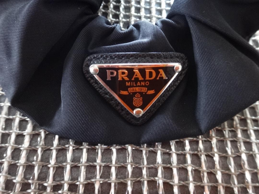 PRADA　プラダ　Re-Nylon　シュシュ