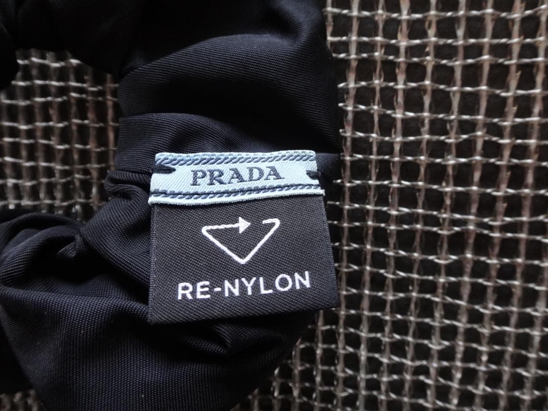 PRADA　プラダ　Re-Nylon　シュシュ