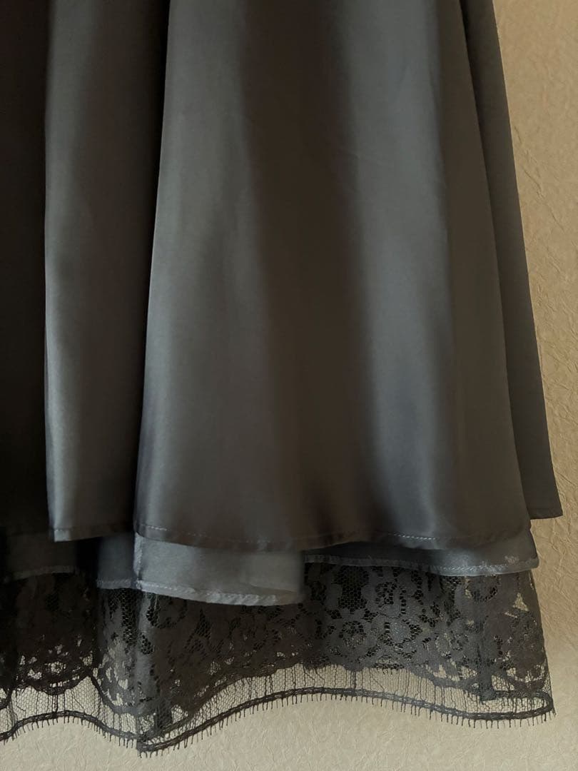 新品タグ付き　ebure リバーレース　フレアースカート　36 グレー