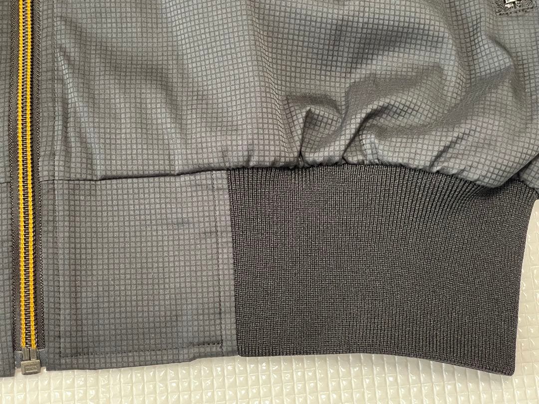 阪神タイガース　2010年グランドコート　ミズノ　サイズＯ(XL)黒