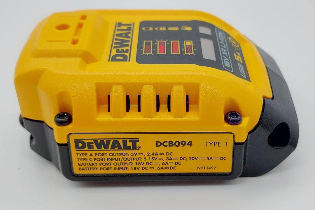 残り一個【メーカー純正品】Dewalt 100W高速充電 USBモバイルバッテリ