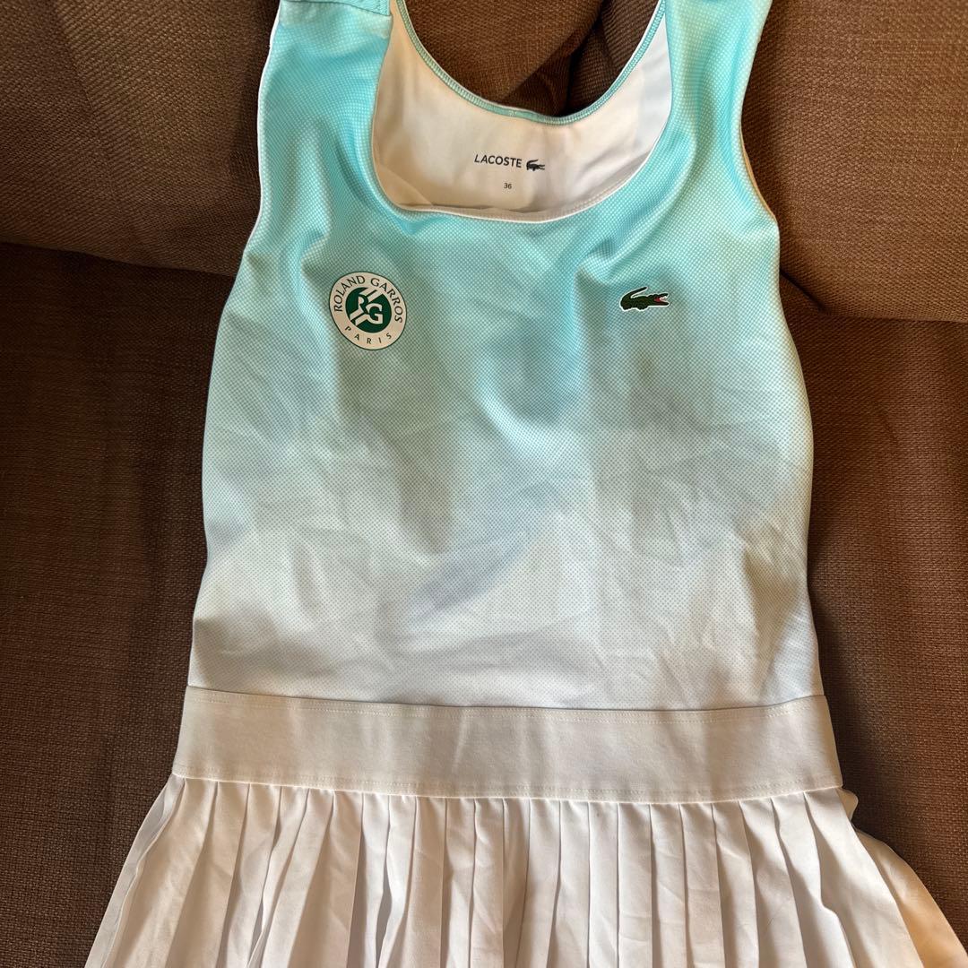 テニス ワンピースLACOSTE 水色/ホワイト