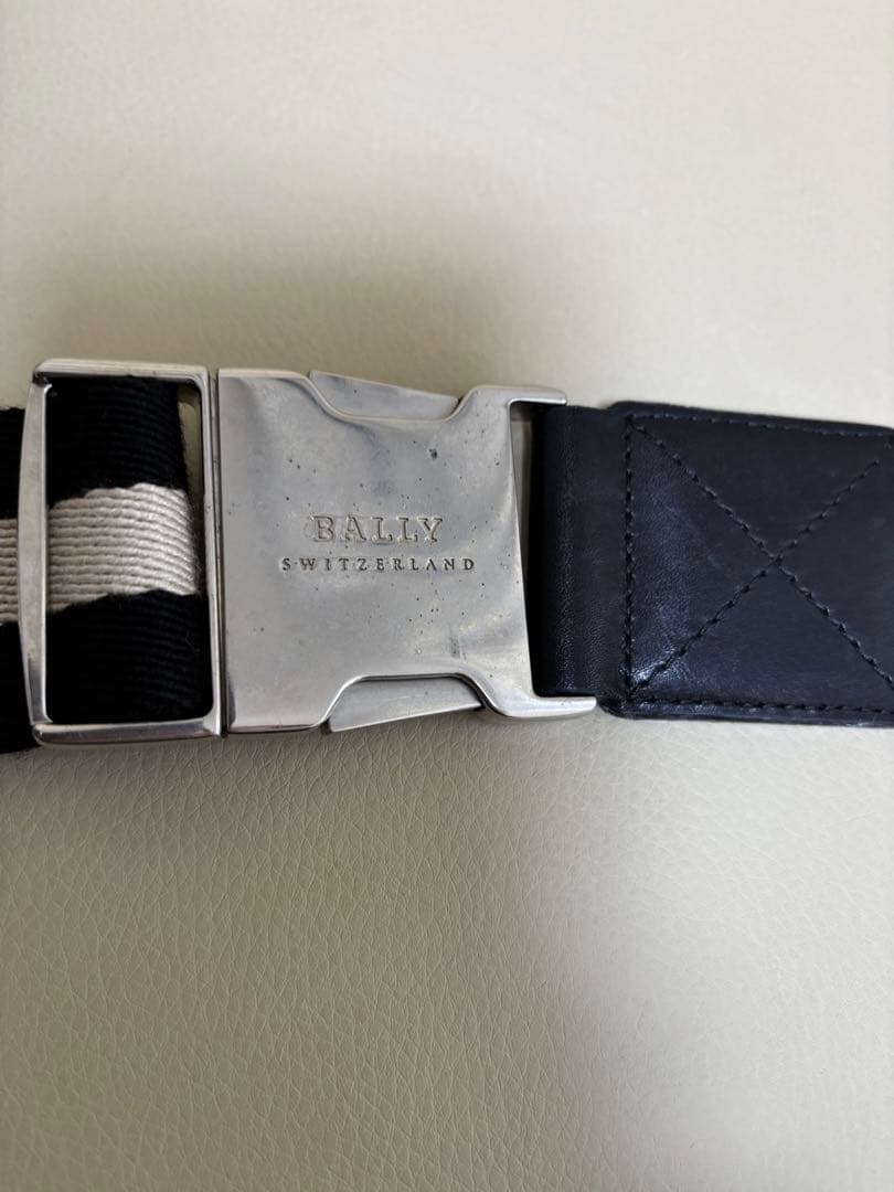 【BALLY 】ボディバッグ ／黒