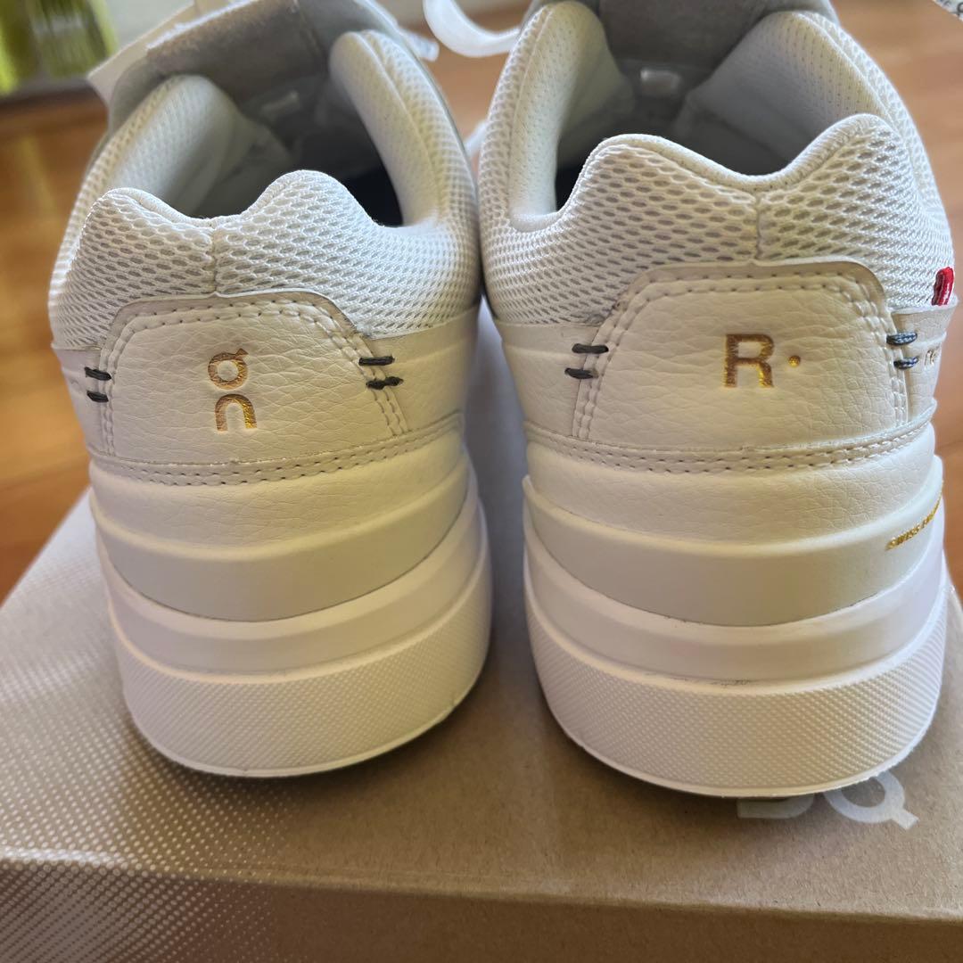 onシュ-ズ　THE ROGER CENTER COURT 25 サイズ