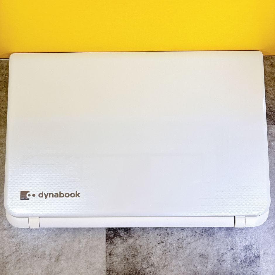 ほぼ美品❣新品SSDでサクサク快適✨動作良好♪カメラ付き 薄型ノートパソコン 白