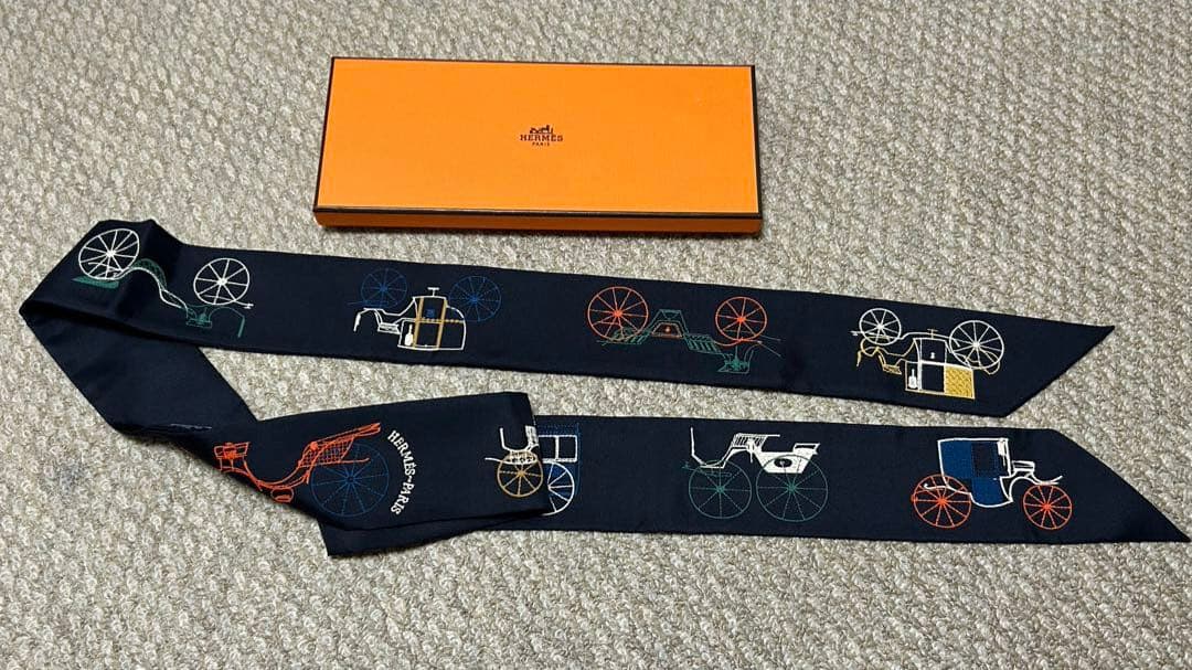 HERMES エルメス ツイリー ロング ア・トゥ・ベルリンヌ