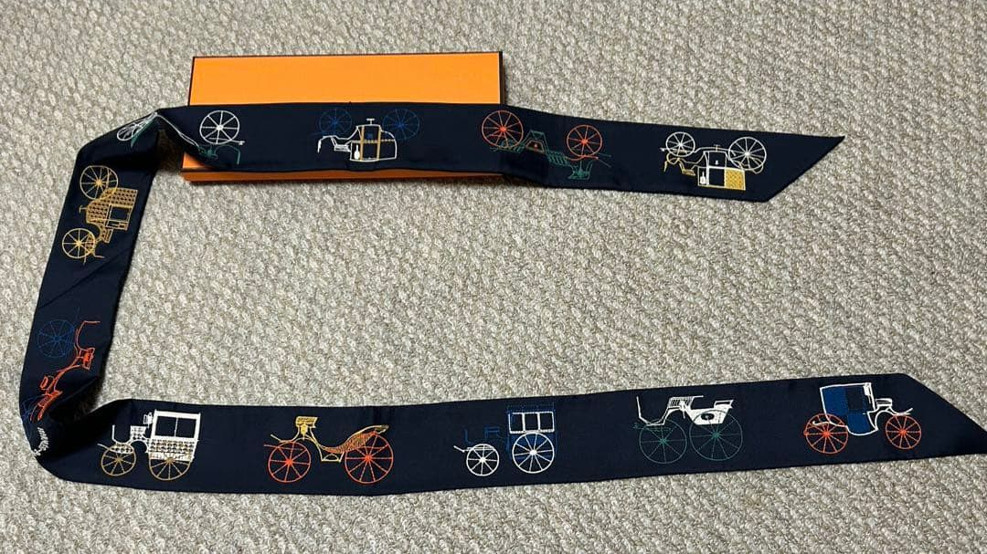 HERMES エルメス ツイリー ロング ア・トゥ・ベルリンヌ