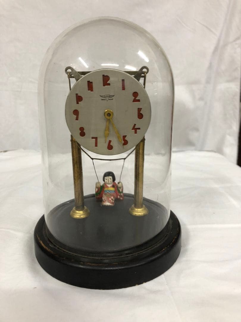 ガラスドーム入り振り子時計