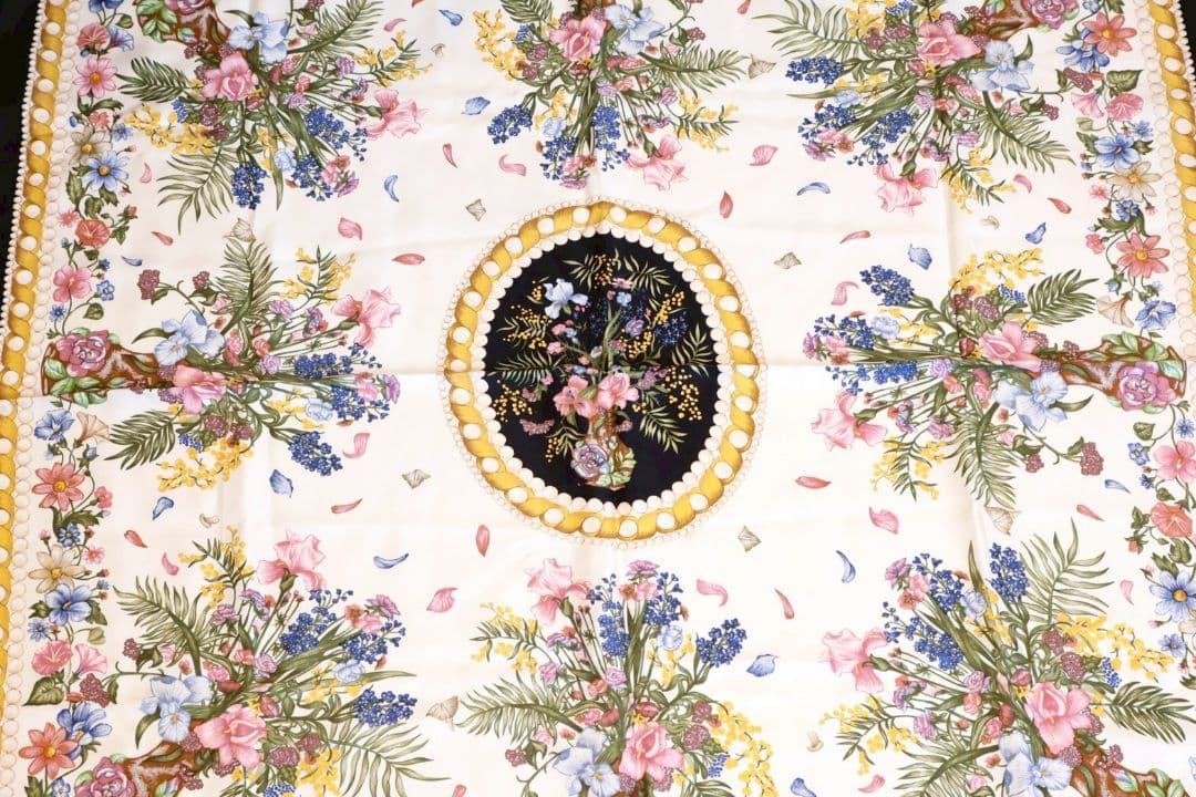 美品Christian Dior 花柄シルクスカーフ