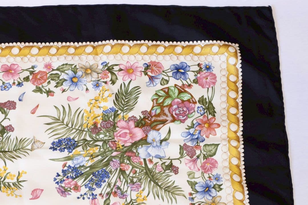 美品Christian Dior 花柄シルクスカーフ