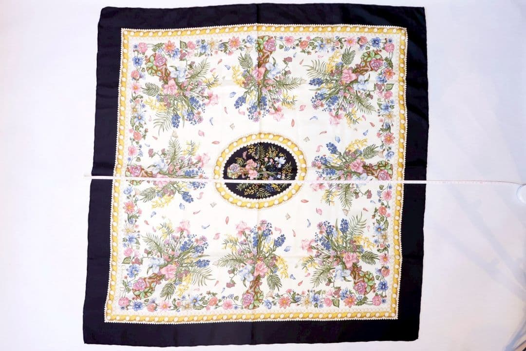 美品Christian Dior 花柄シルクスカーフ