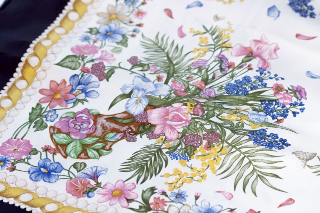 美品Christian Dior 花柄シルクスカーフ