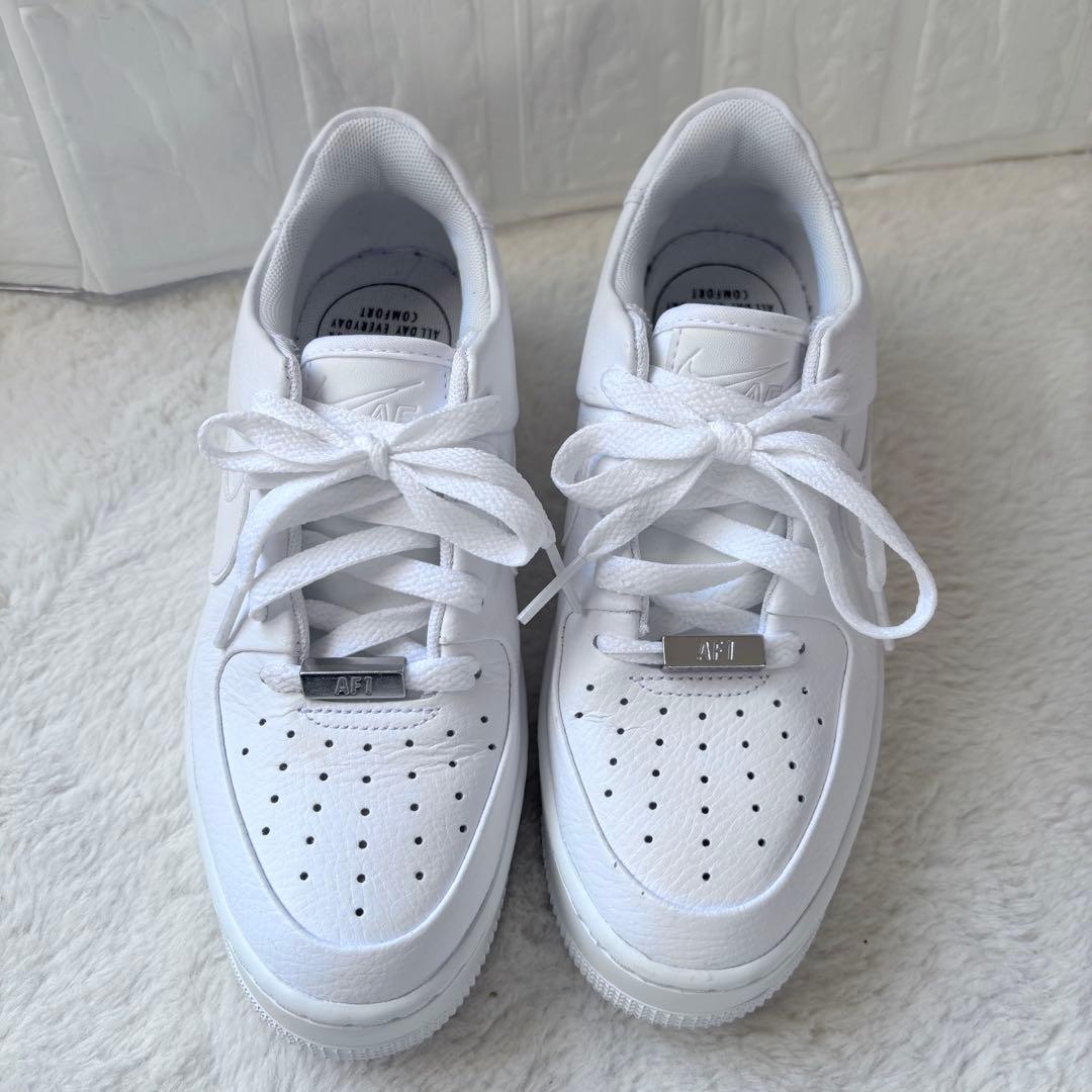 極美品⭐︎ナイキ エアフォース1 セージ ロー \"トリプル ホワイト\" 23センチ
