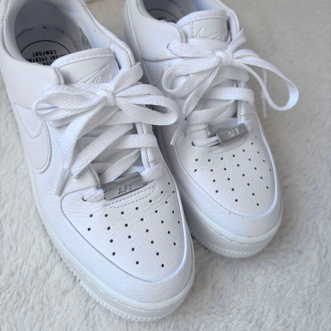 極美品⭐︎ナイキ エアフォース1 セージ ロー \"トリプル ホワイト\" 23センチ