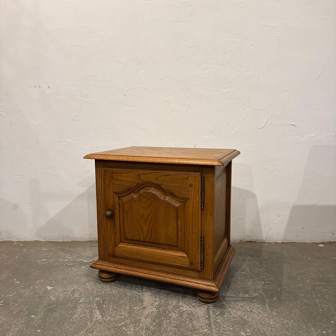年末年始saleヴィンテージ　木製サイドテーブル　扉収納付き　1