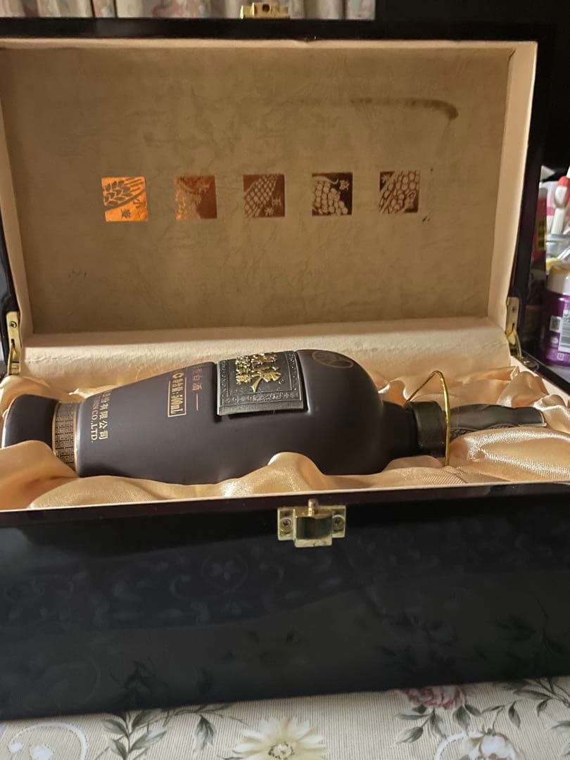 【2010年製】五粮液　金玉満堂 典蔵 500ml 52% 陶器ボトル