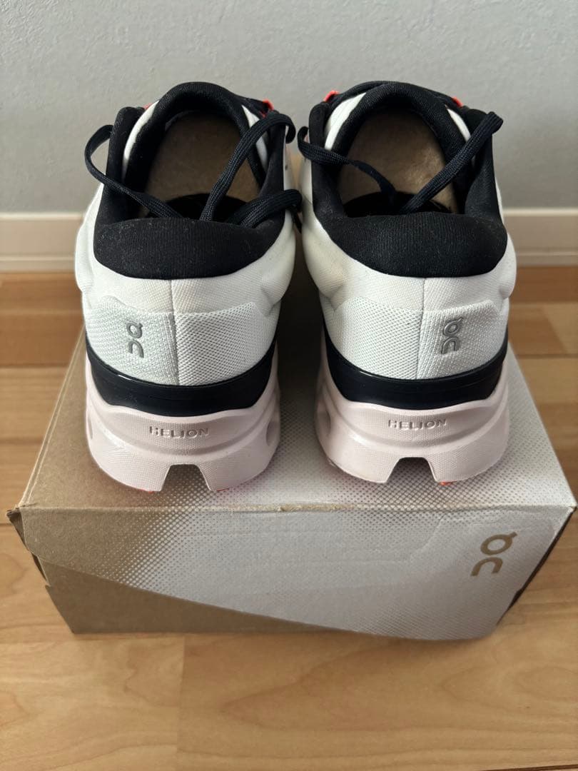 On ランニングシューズ ホワイト/オレンジ