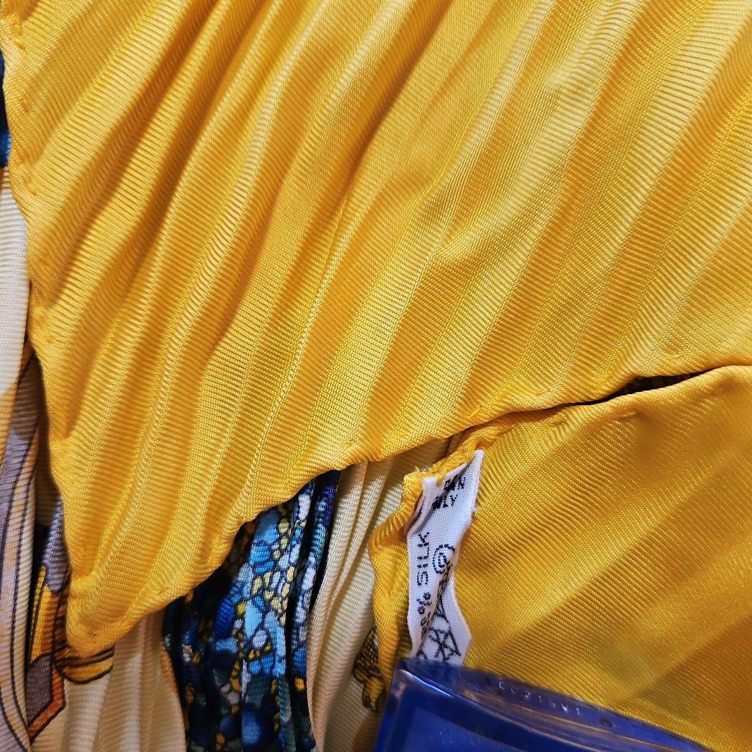 HERMÈS 香水瓶デザイン プリーツスカーフ