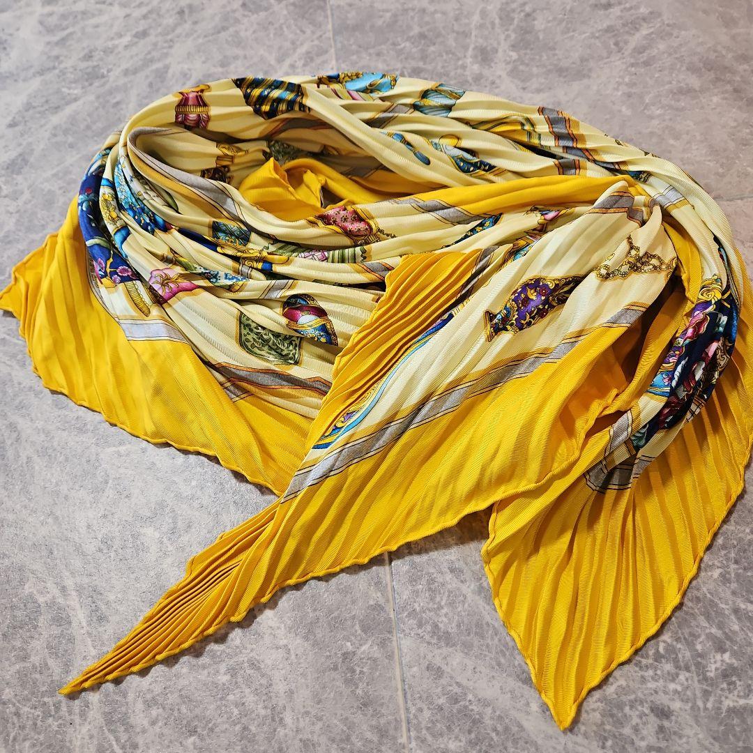 HERMÈS 香水瓶デザイン プリーツスカーフ