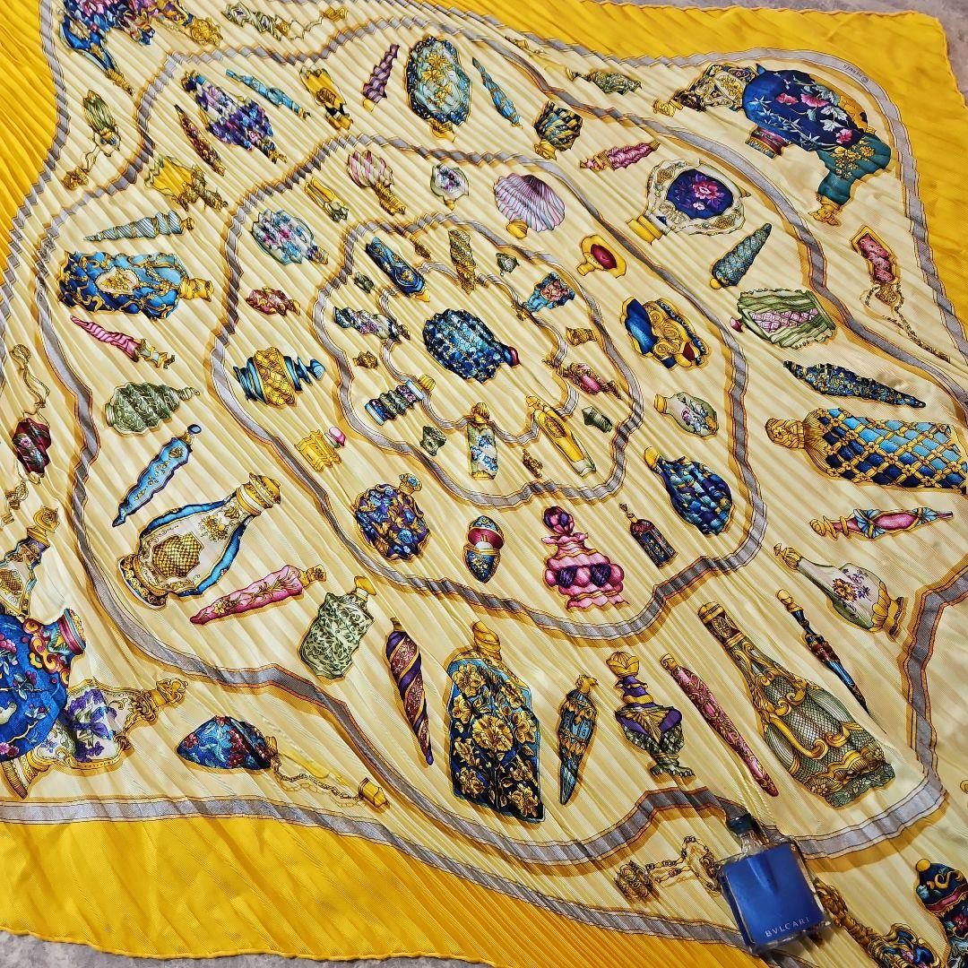 HERMÈS 香水瓶デザイン プリーツスカーフ