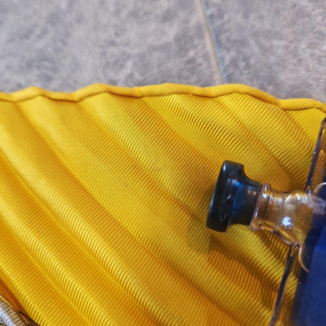 HERMÈS 香水瓶デザイン プリーツスカーフ