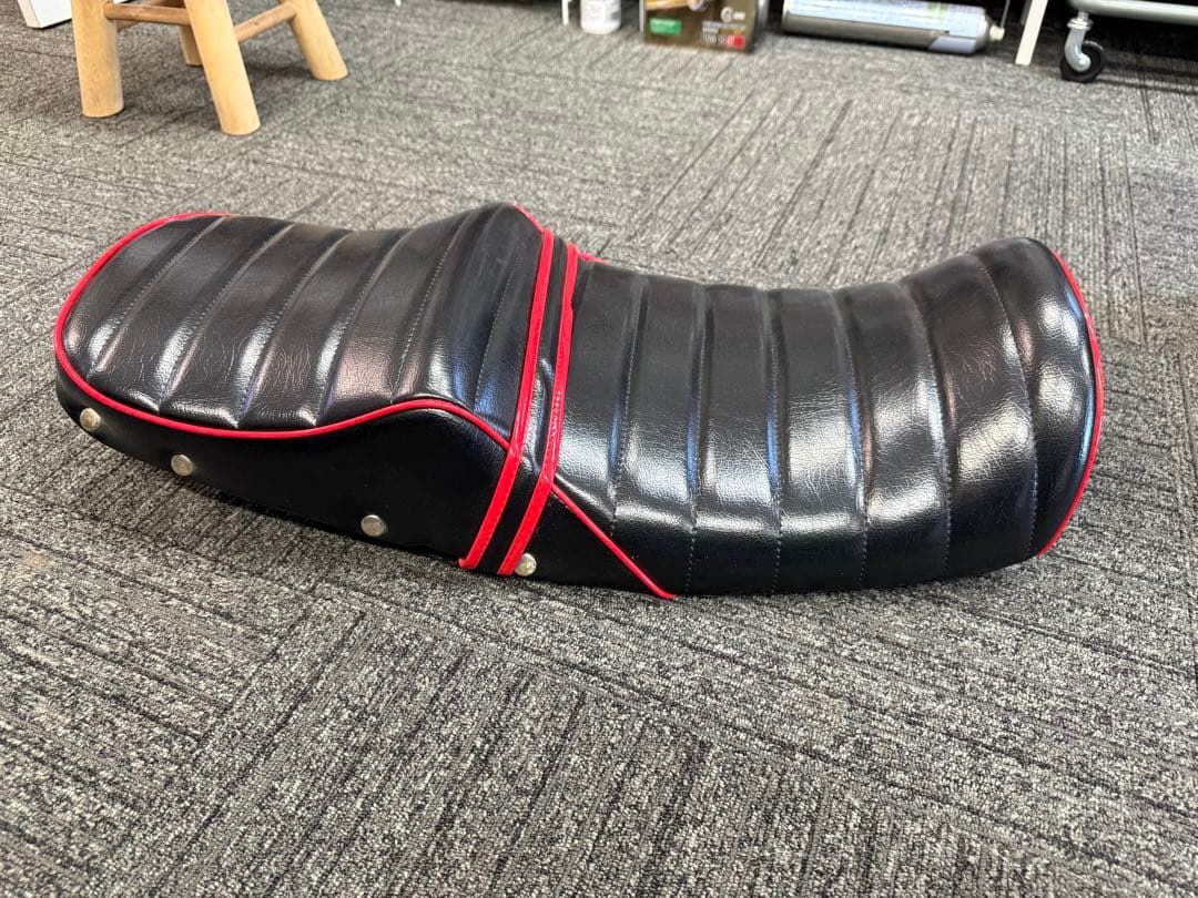 黒赤皮タックロールシートNC39 NC42 CB400SF VTEC REVO