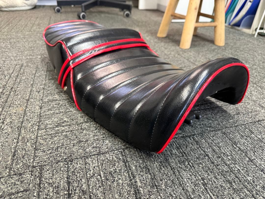 黒赤皮タックロールシートNC39 NC42 CB400SF VTEC REVO