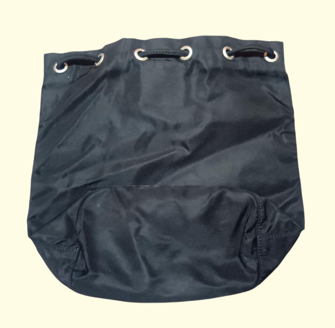 PRADA ブラック ナイロン ポーチ　未使用　美品