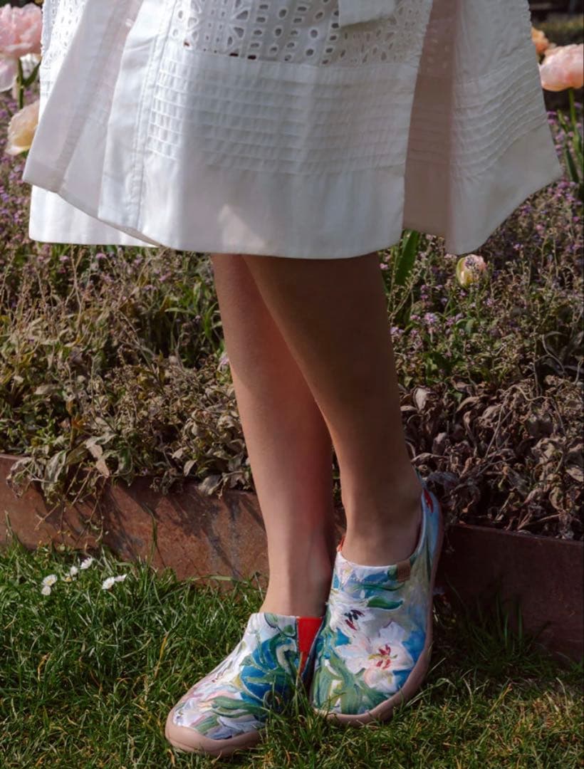 ♥️UIN♥️アートトラベルシューズ YAWNING LILYキャンパス・レディース