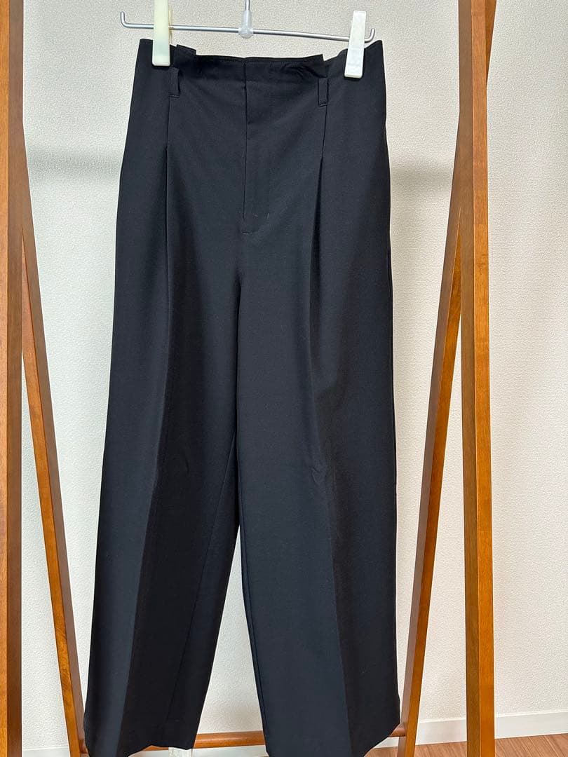 「自分らしく、凛としたい」ショールカラーのオフィスジャケット（セットアップ）