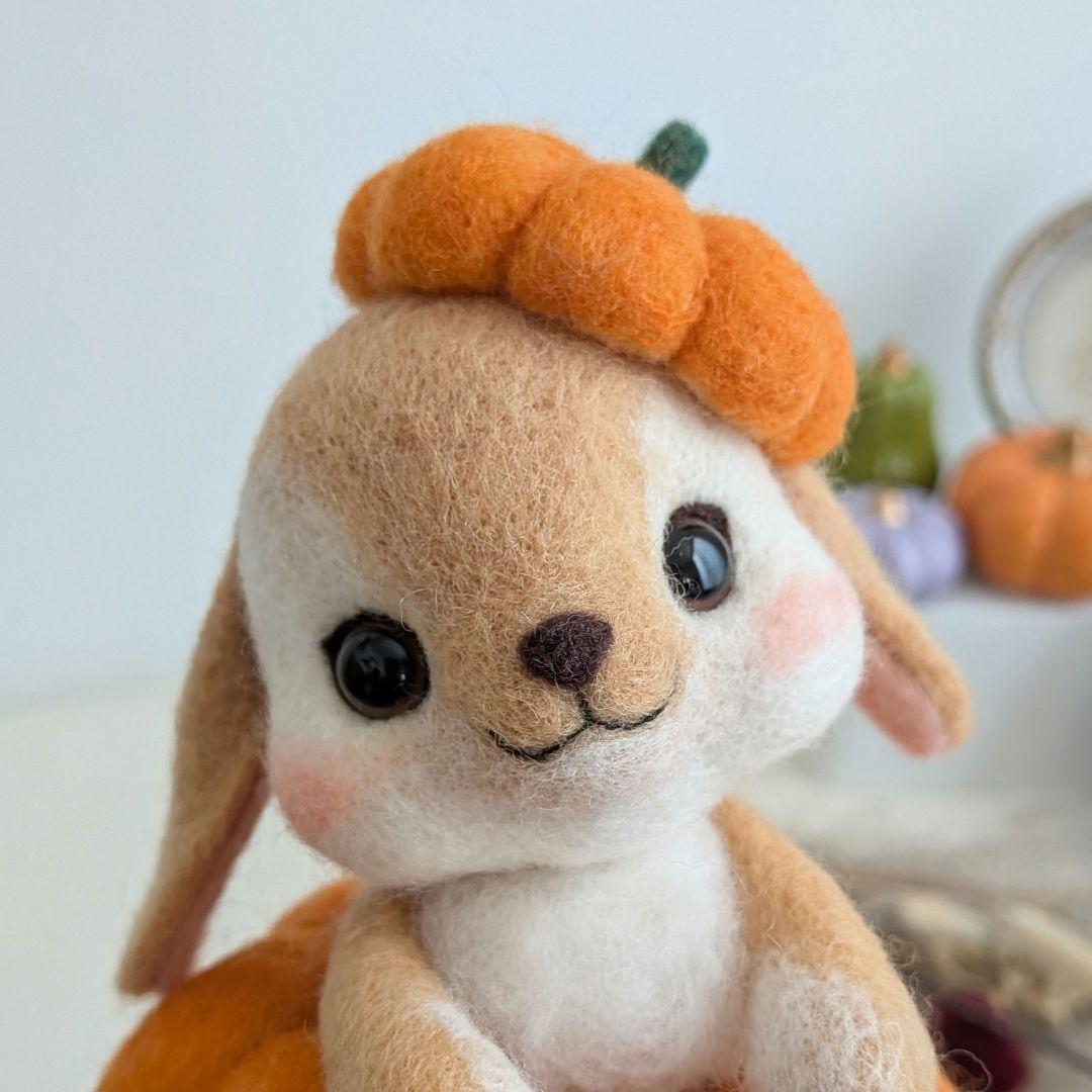 【ハロウィン飾り】羊毛フェルト カボチャ帽子のうさぎさん