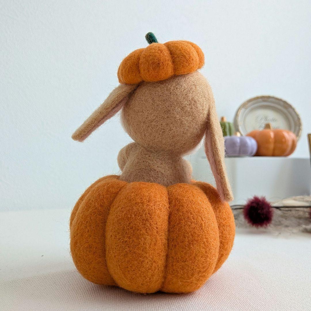 【ハロウィン飾り】羊毛フェルト カボチャ帽子のうさぎさん