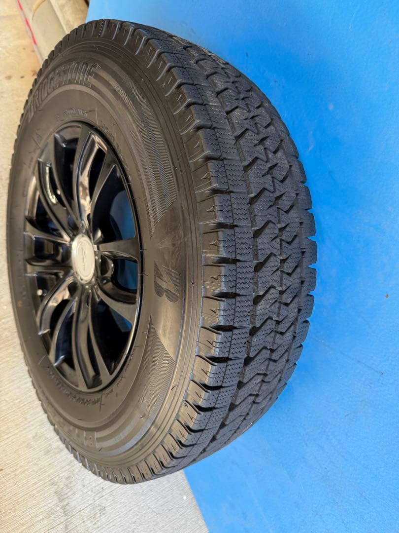 ハイエーススタッドレスブリヂストン ブリザック VL1 195/80R15アルミ