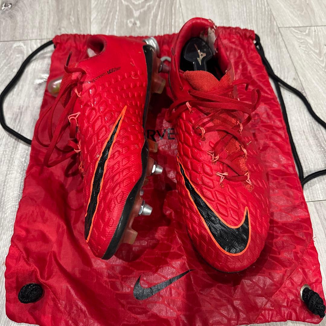 Nike サッカースパイク ハイパーヴェノム
