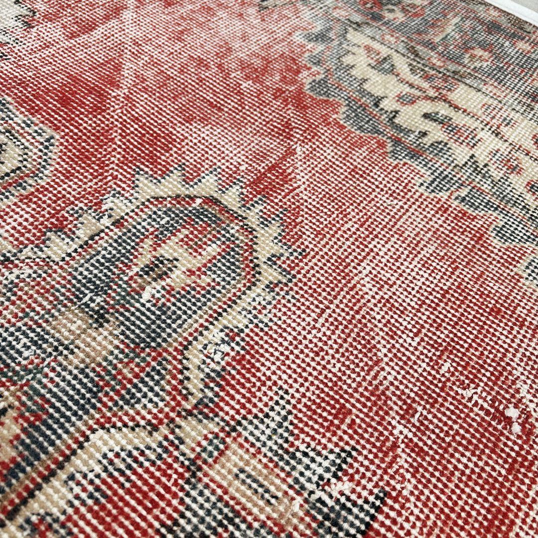 トルコ　ヴィンテージラグ　赤　ネイビー　メダリオン